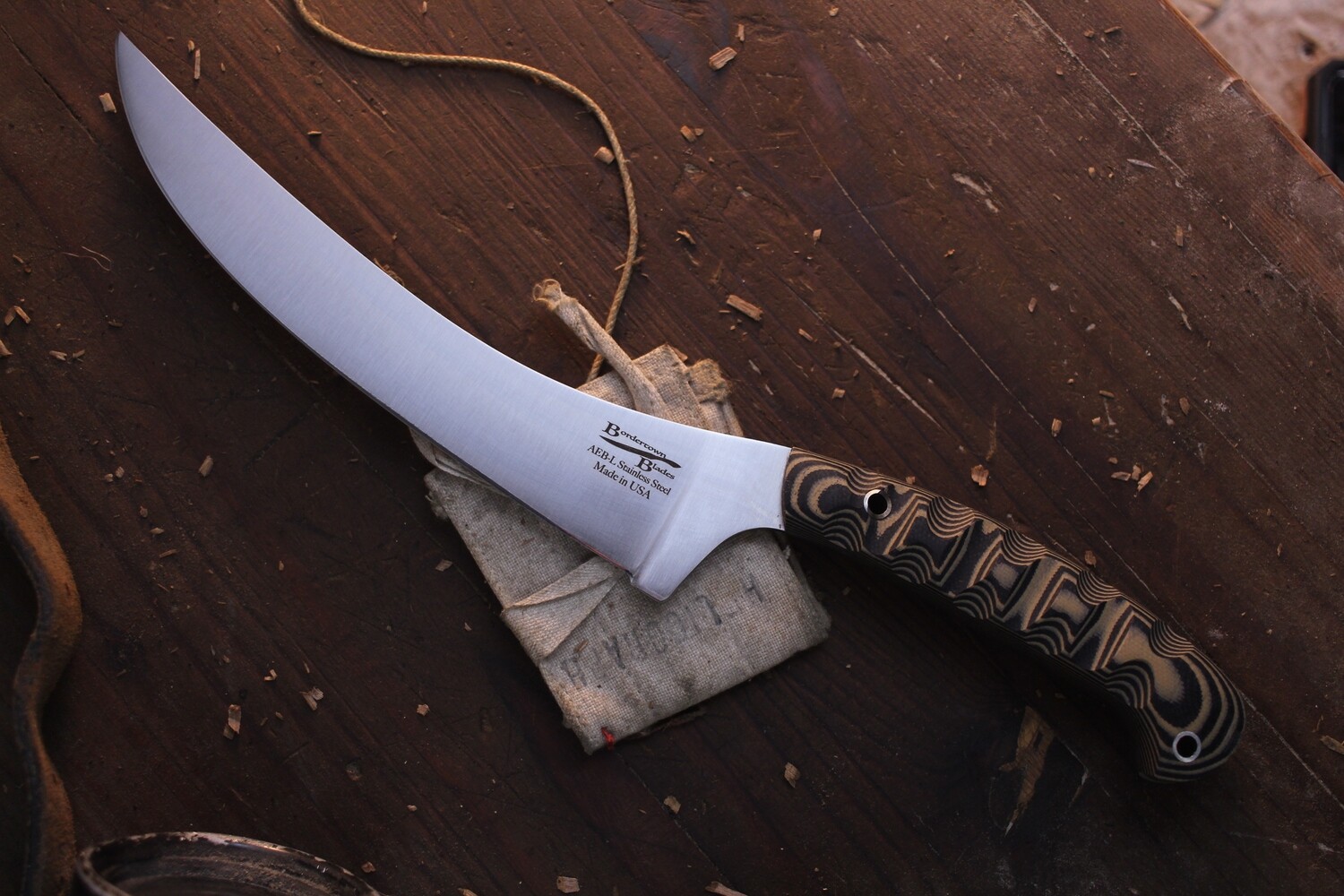 Bordertown Blades 7.5" Offset Fillet / Contoured Black & Tan G10 / Satin AEBL