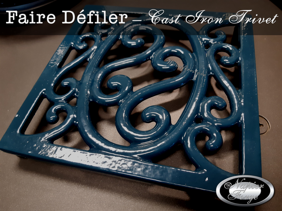 Faire Défiler TRIVET Square Cast Iron Vintage Teal Enamel FIREPLACE