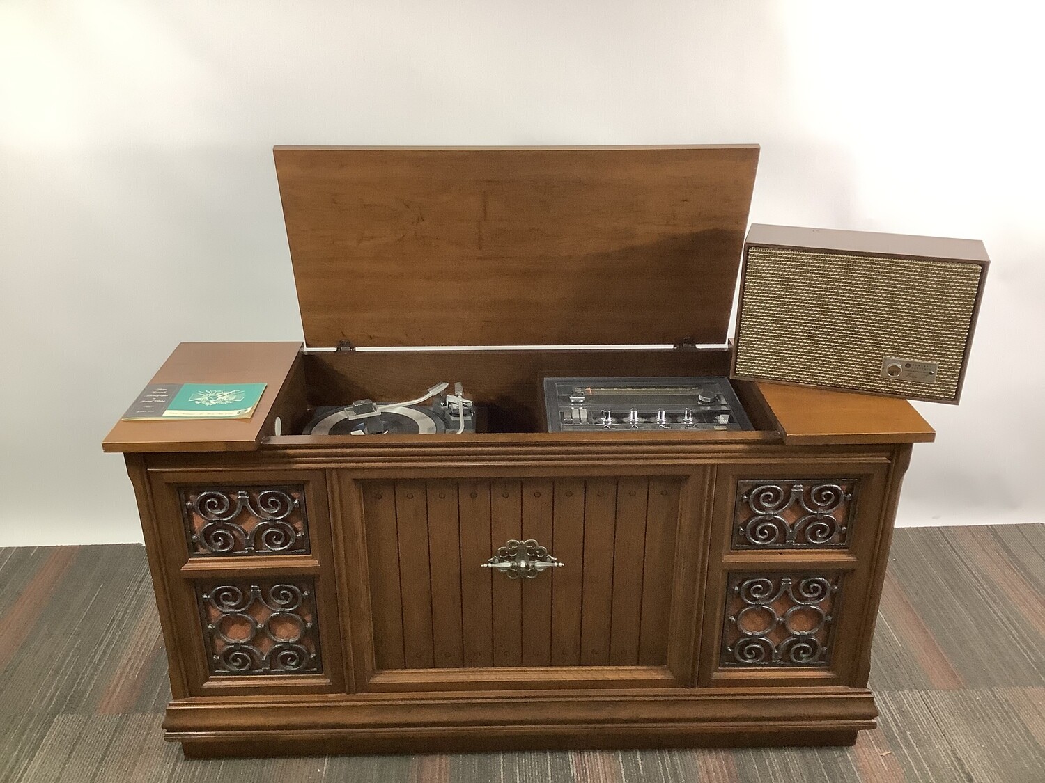Vintage General Electric PortaFi Stereo Console (A4GE33)