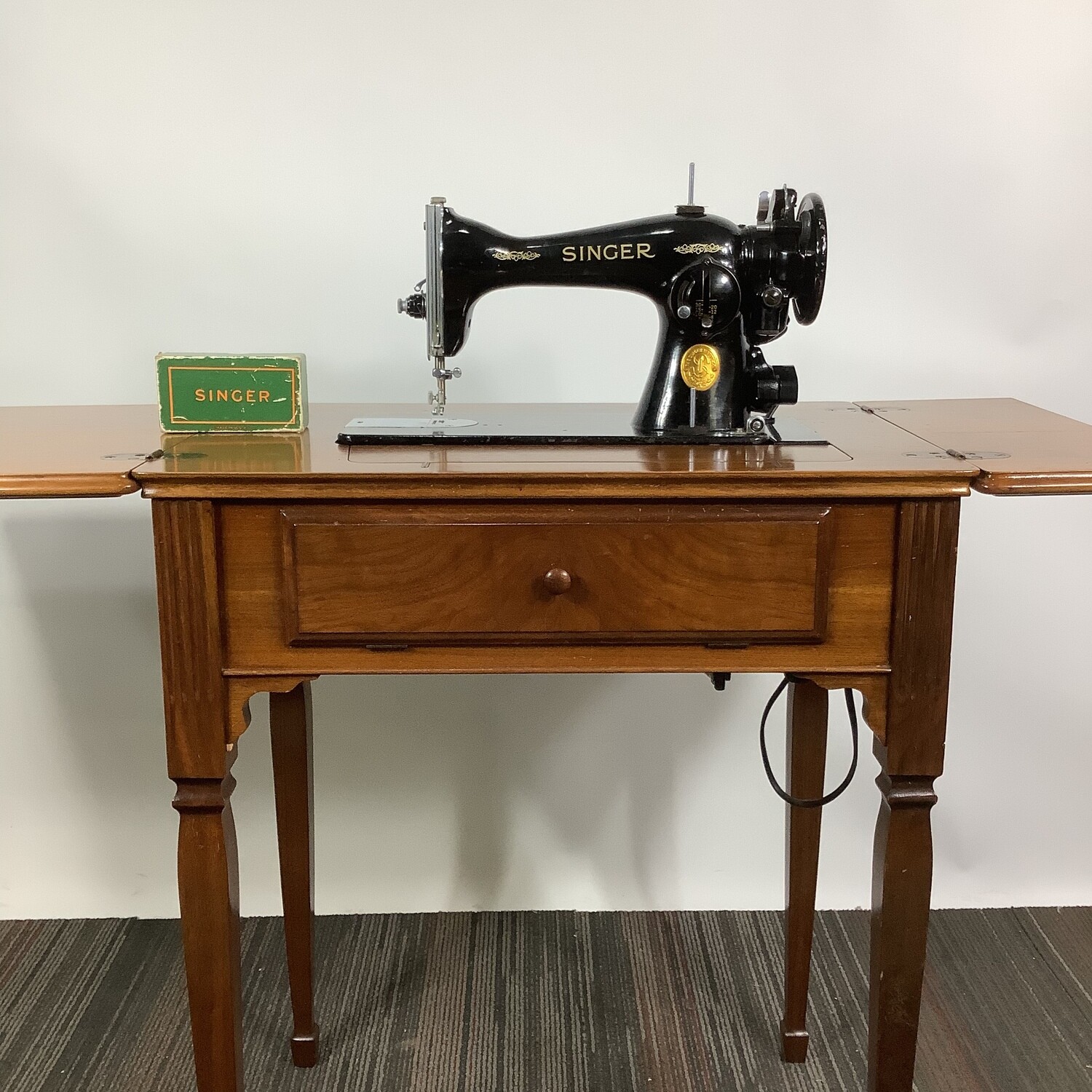 Vintage 1950's Singer Sewing Machine (A4S50)