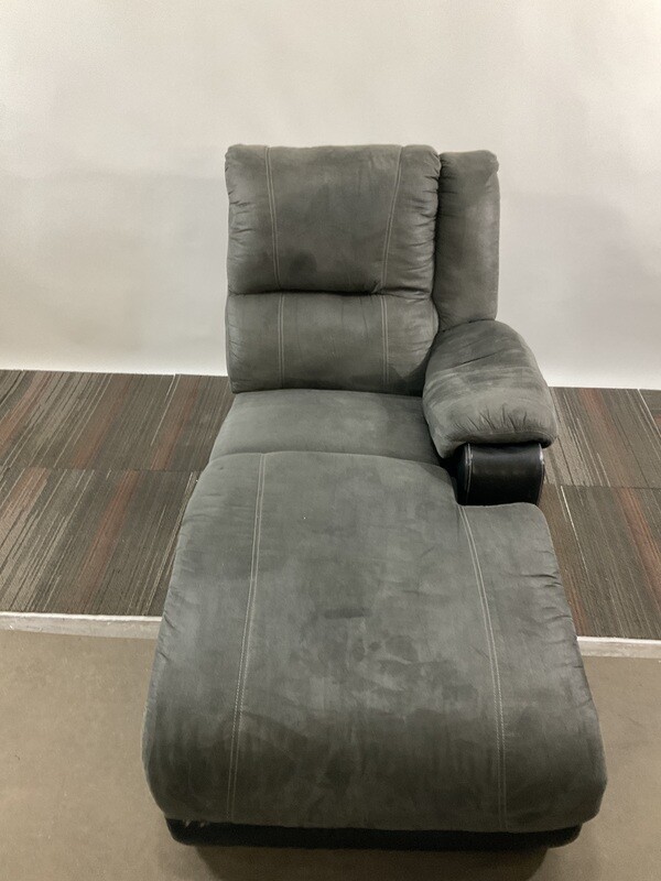 Ashley Furniture Grey Sectional Piece (D4AF2)