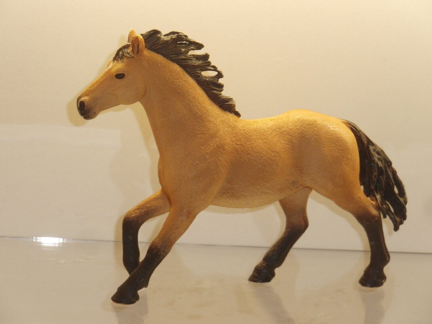 Schleich - Figura Semental Mustang (13805 Schleich - Figura Semental Mustang (13805