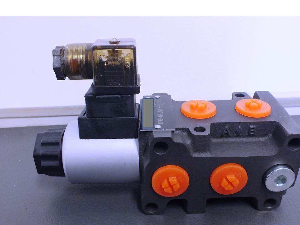 6 Port Hydraulic Selector Valve 5080 LPM 250bar 1224V
