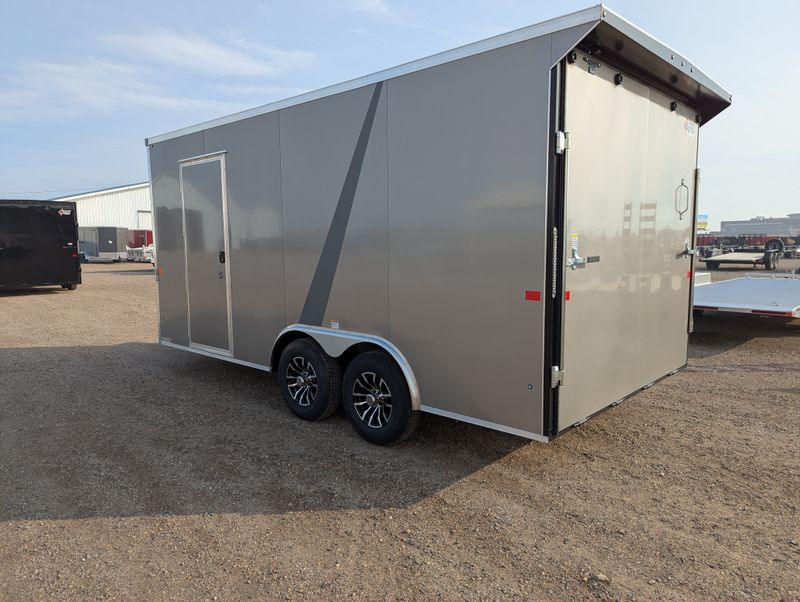 400000063003-large-3