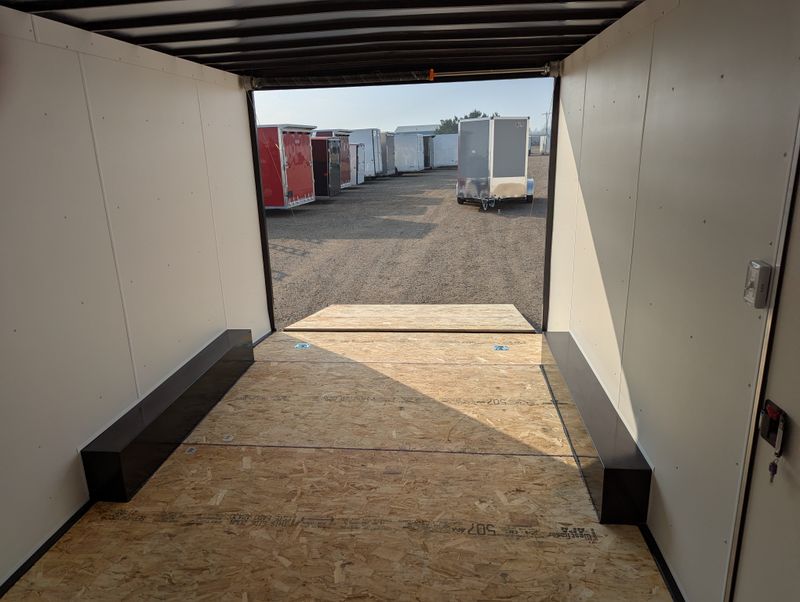 400000063003-large-8