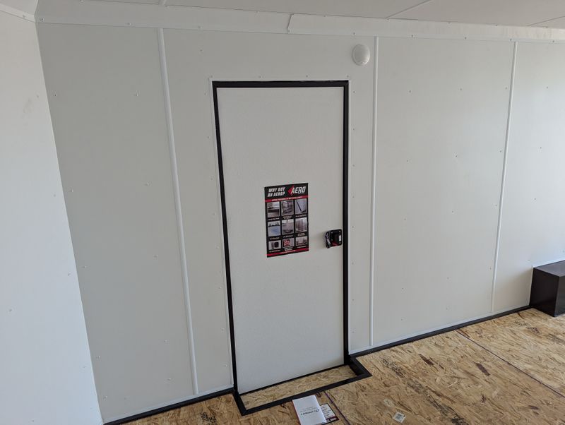 400000070018-large-9