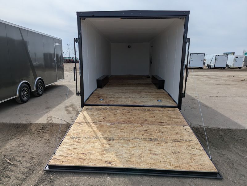 400000070018-large-7