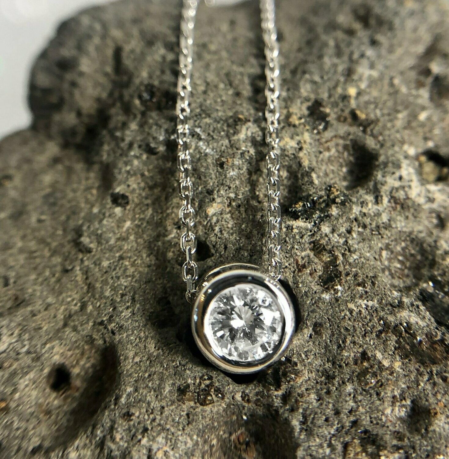 NK095 14k White Gold .29ct Diamond Bezel Slide necklace