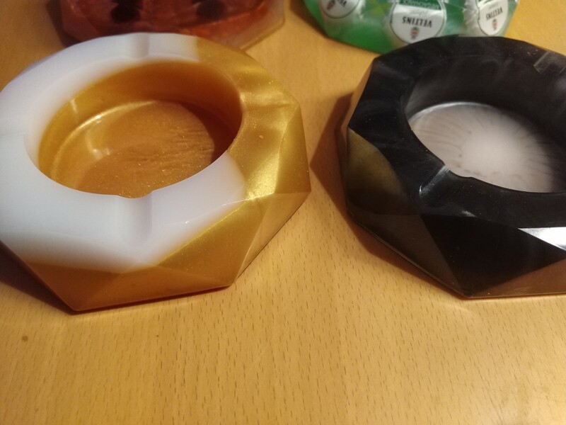 Aschenbecher achteckig