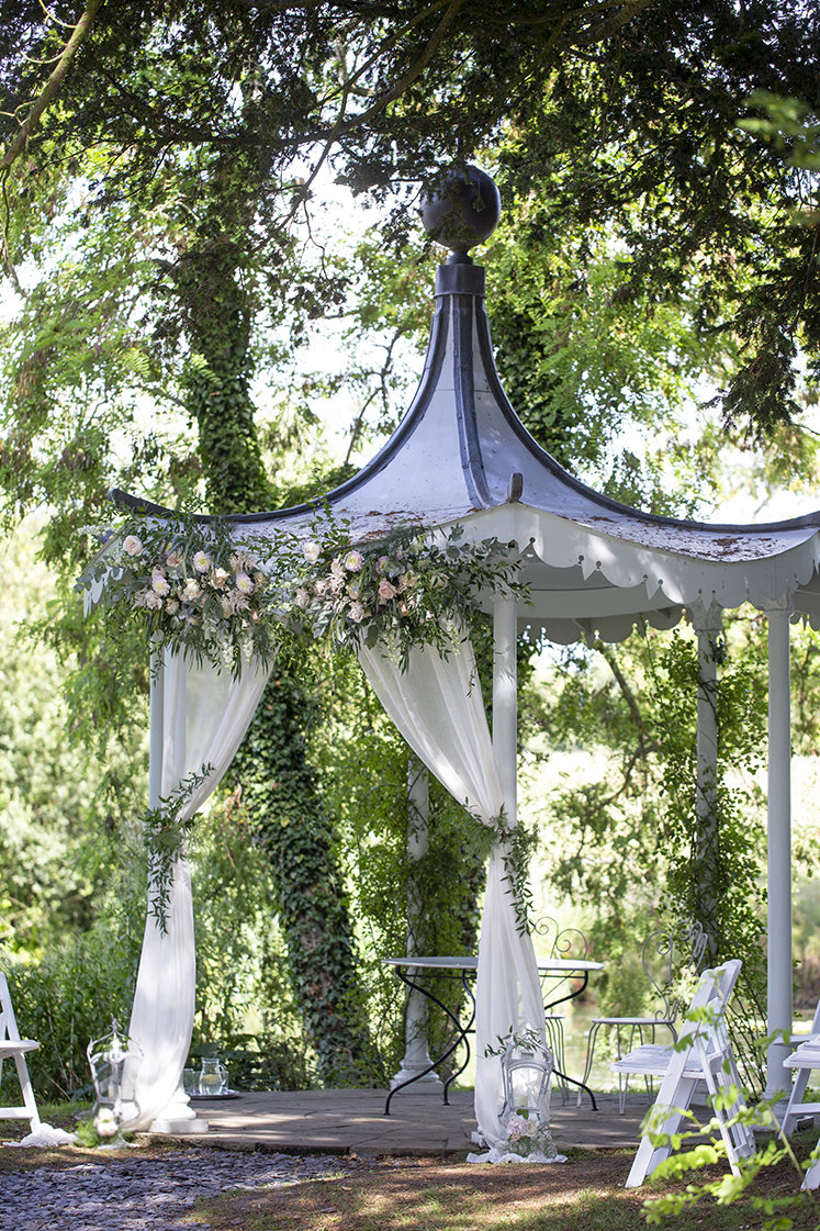Ceremony gazebo dressing