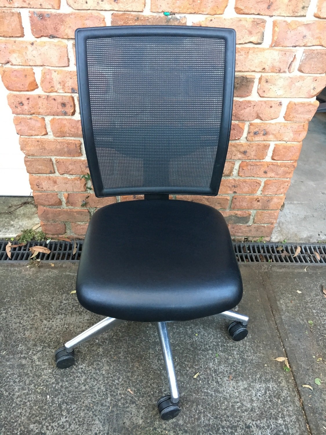Diami Commercial Office Chair Without Arms Leather Seat