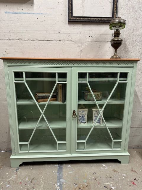 Vitrine hellgrün Vitrine hellgrün