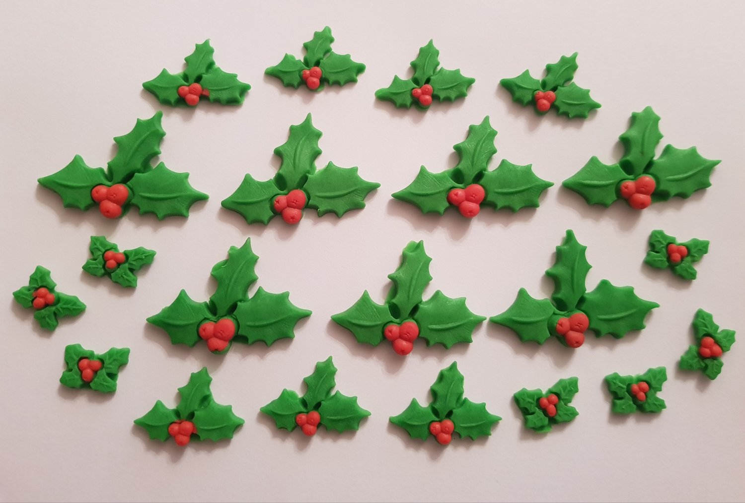 20 HOLLY & BERRIES CHRISTMAS EDIBLE CAKE TOPPERS