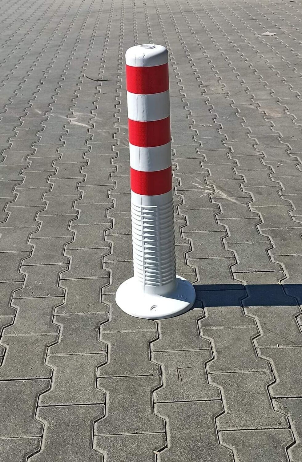 POSTE BALIZAMENTO EM PVC U12C BRANCO E VERMELHO POSTE BALIZAMENTO EM PVC U12C BRANCO E VERMELHO