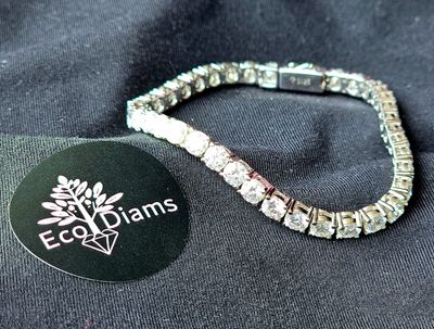 Bracelet tennis serti de pierres précieuse moissanites