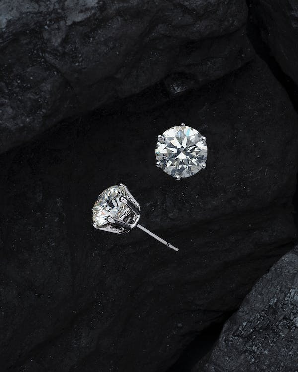 Restore beauty at our jewelry repair store
