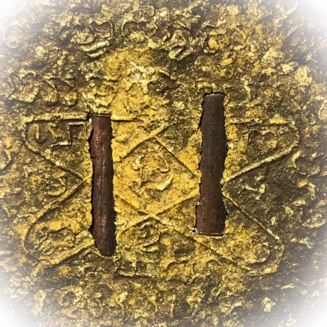 Yant Grabong Khwai on rear face of amulet