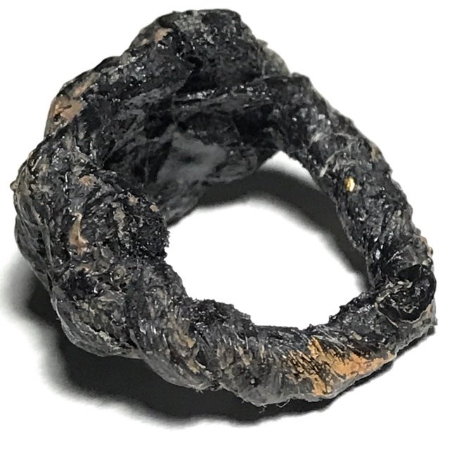 side view of Hwaen Pirod Ancient Warrior Ring Amulet of Invincibility Luang Por Muang