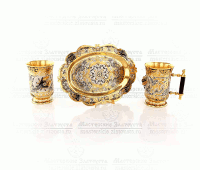 Блюдо, две пивные кружки