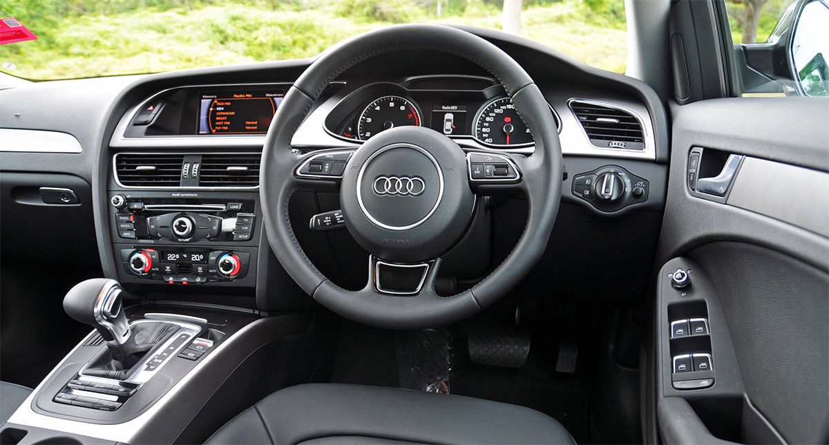 Apple CarPlay with Factory dial control to suit Audi A4 ...