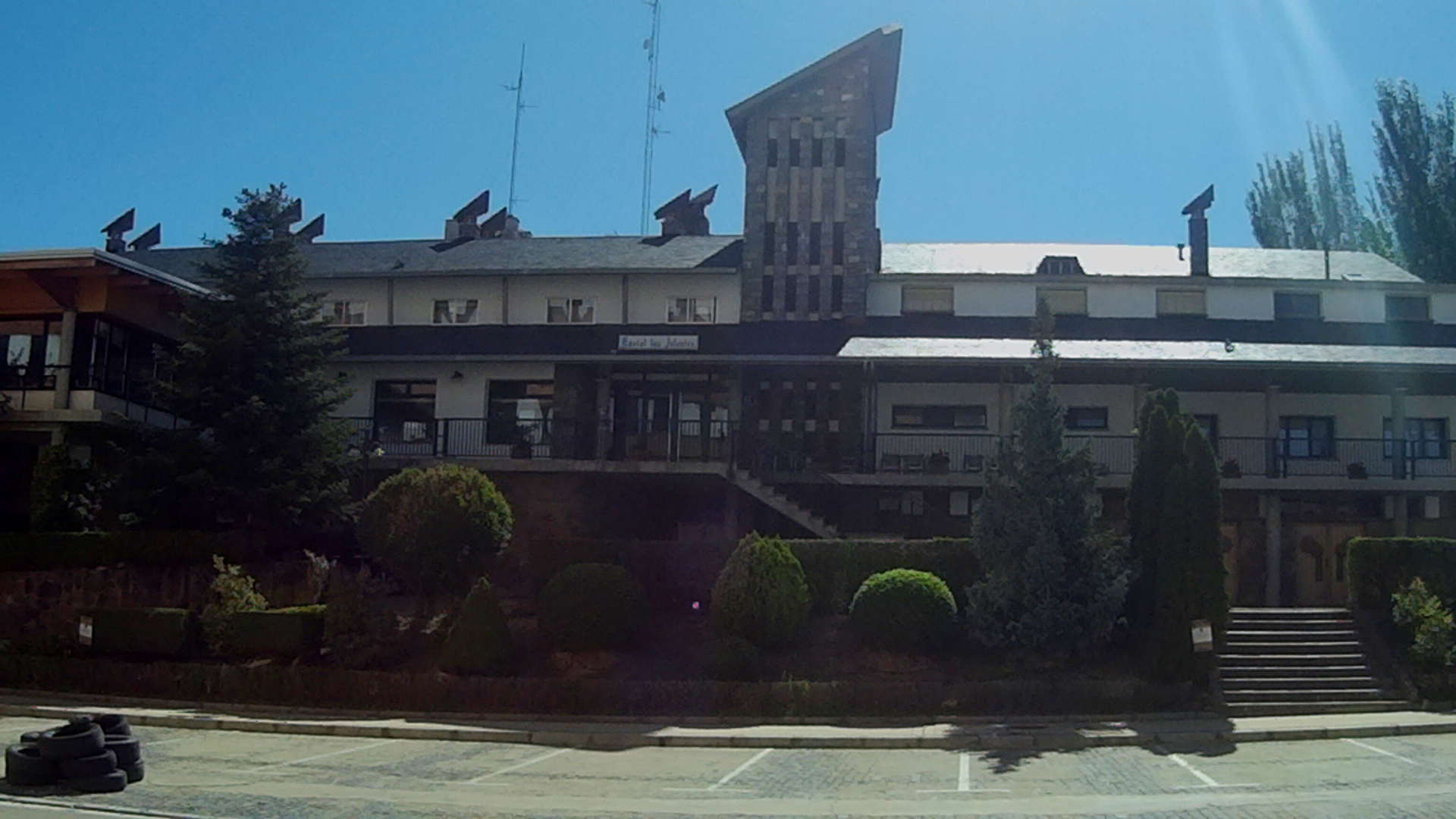 EXTERIOR HOSTAL LOS INFANTES (OLVEGA)