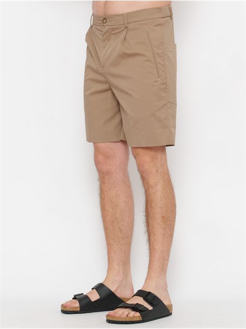 Scopri il Pantalone Corto Kobe-C, perfetto per un look estivo casual e sofisticato. BONHEUR | KOBE/CBEIGE