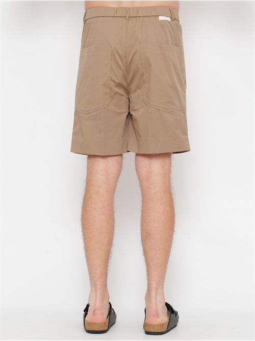 Scopri il Pantalone Corto Kobe-C, perfetto per un look estivo casual e sofisticato. BONHEUR | KOBE/CBEIGE