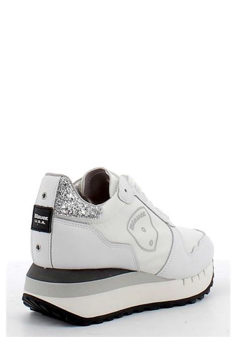 blauer scarpe bianche