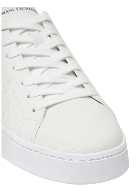 SNEAKERS CON DETTAGLI A CONTRASTO ARMANI EXCHANGE | Scarpe | XM000140 AF11916M0028