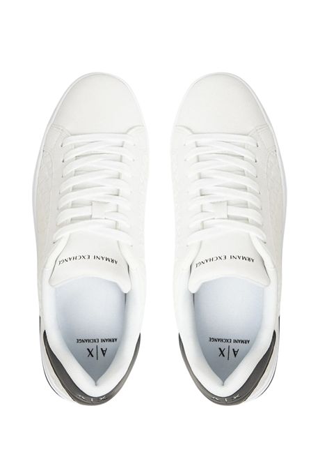 SNEAKERS CON DETTAGLI A CONTRASTO ARMANI EXCHANGE | Scarpe | XM000140 AF11916M0028