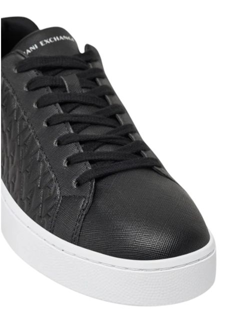 SNEAKERS CON DETTAGLI A CONTRASTO ARMANI EXCHANGE | Scarpe | XM000140 AF11916MC011