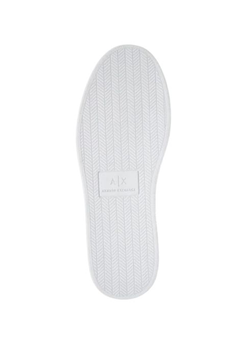 SNEAKERS CON DETTAGLI A CONTRASTO ARMANI EXCHANGE | Scarpe | XM000140 AF11916MC011