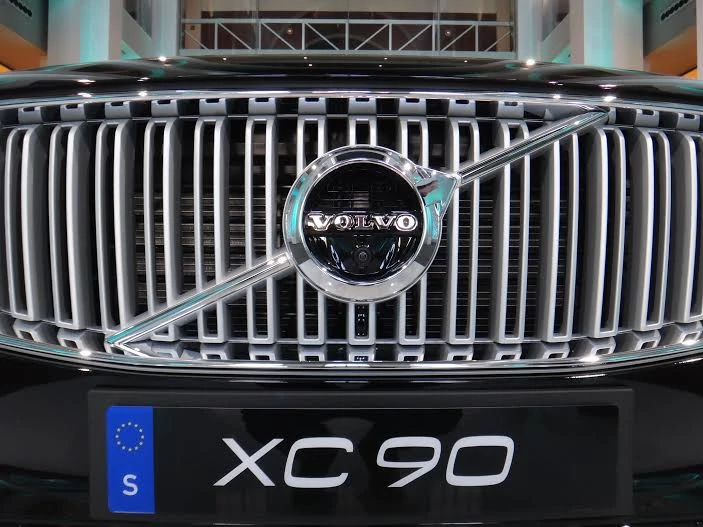 Review: Volvo XC90 TW8 – The 60 MPG, 400-Horsepower SUV