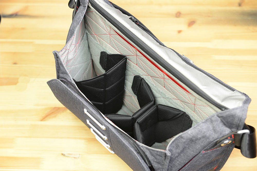 Flex fold dividers on Peak Design Messenger Bag