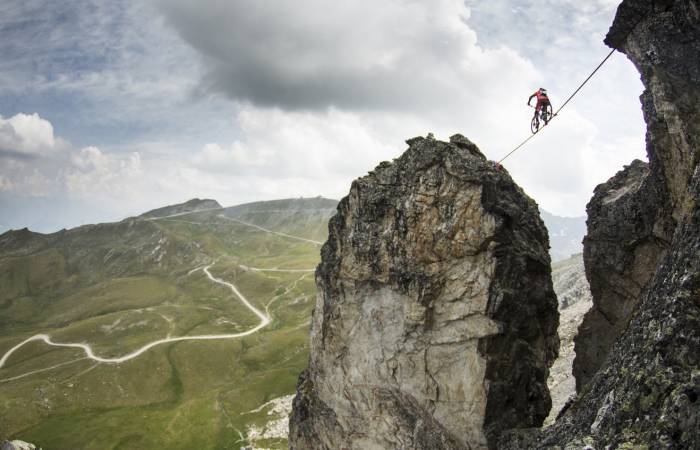 Watch Man Ride Mountain Bike On Slackline
