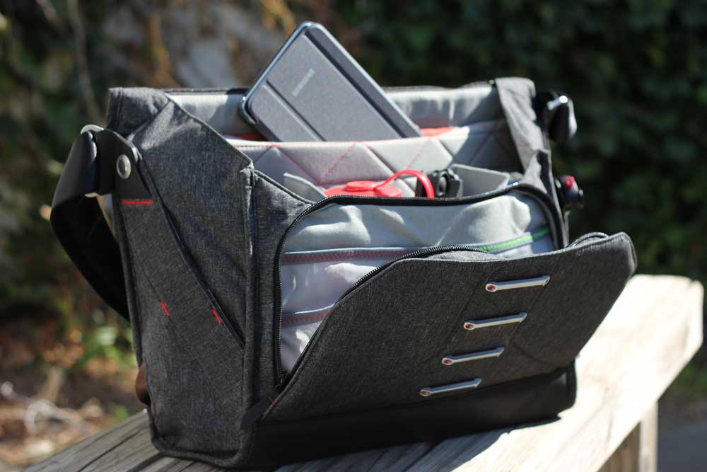 peak-design-everyday-messanger-open