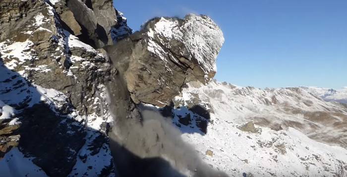 Spectacular Rockslide in Swiss Alps