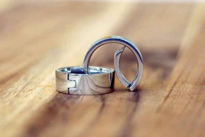 Caraband: The Wedding Ring That’s Also A ‘Biner