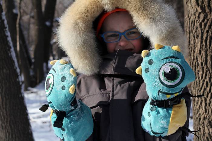 Thumb-Less Warmth: Veyo Simplifies Mittens For Kids