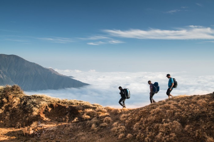 Three-Men-Hiking-in-KEEN-Versatrail-ridgeline