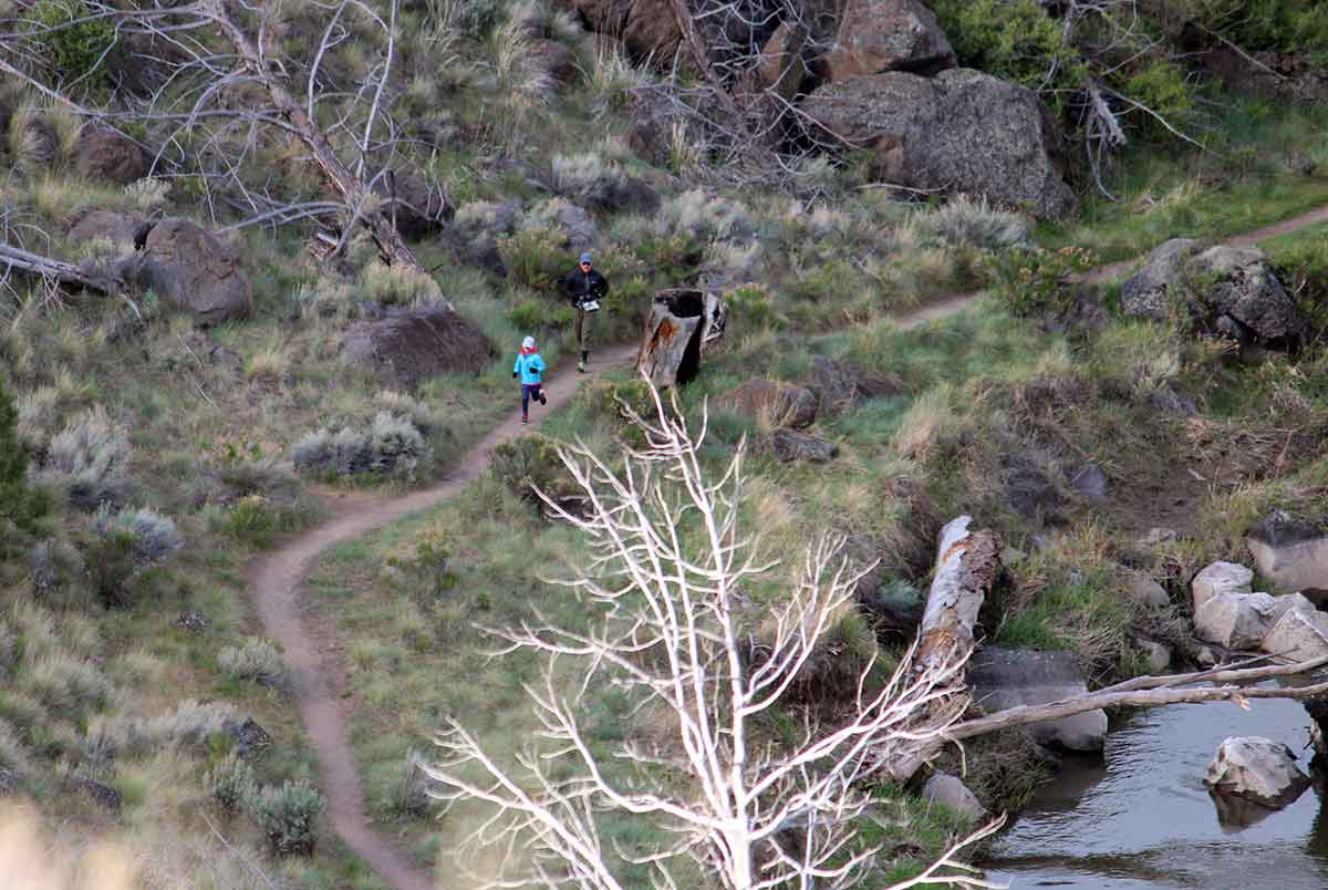 trail-running-with-kid