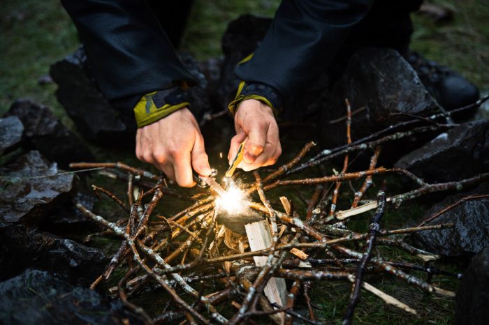 leatherman_backpacking_firestarting2