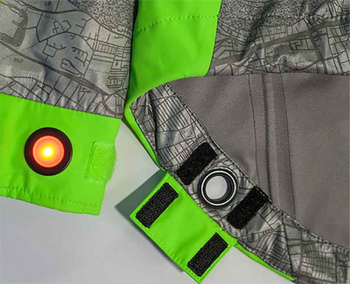 bike-jacket-with-led-light-in-sleeve