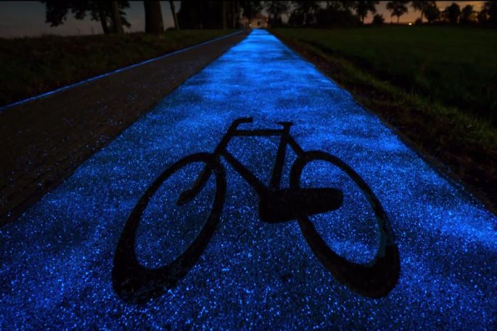 closeup-bike-logo-glow-in-dark-bike-path
