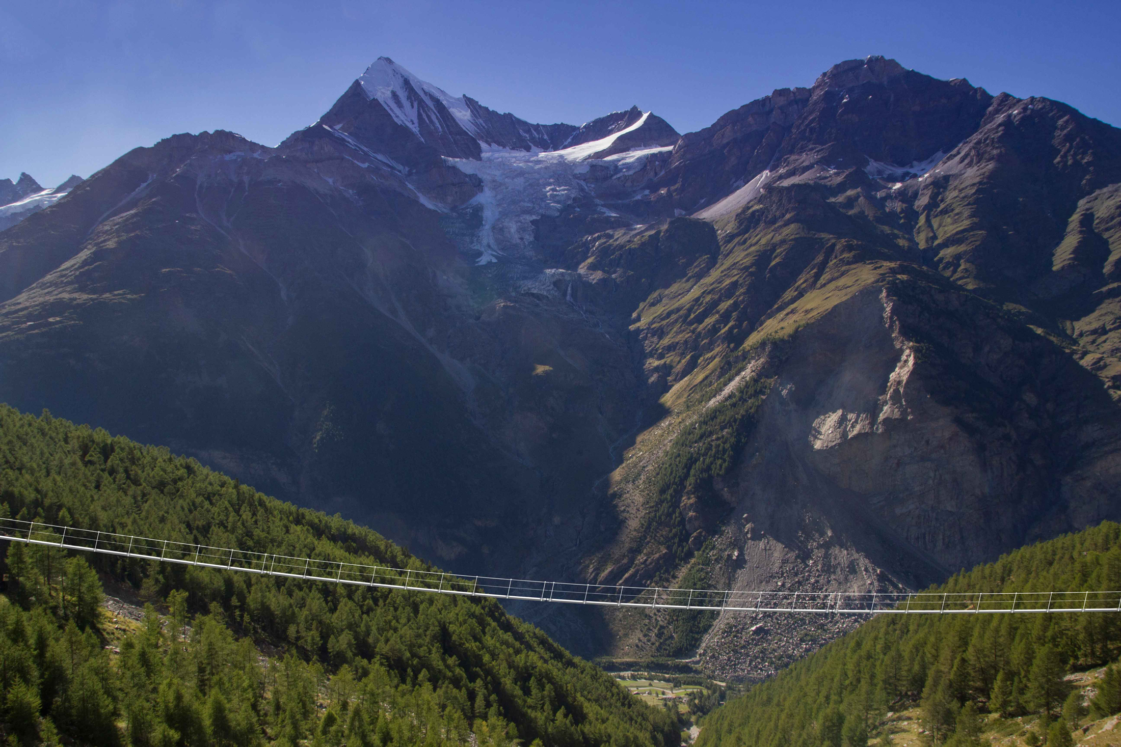 Switzerland Erects World's Longest Pedestrian Bridge Near Matterhorn