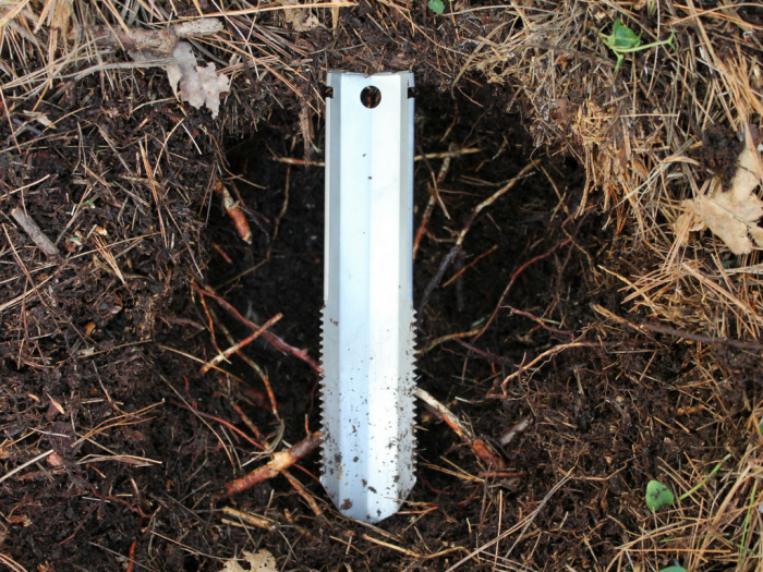 Ultralight Titanium Tool Digs Perfect Poo Holes
