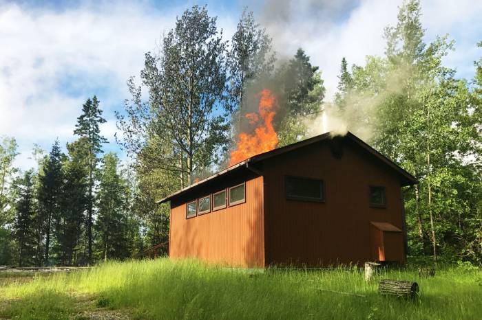 bunk-house-burning