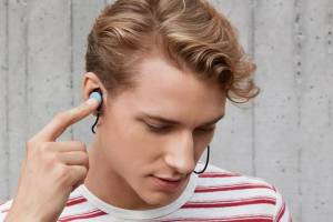 Google’s First Headphones Translate 40 Languages Instantly