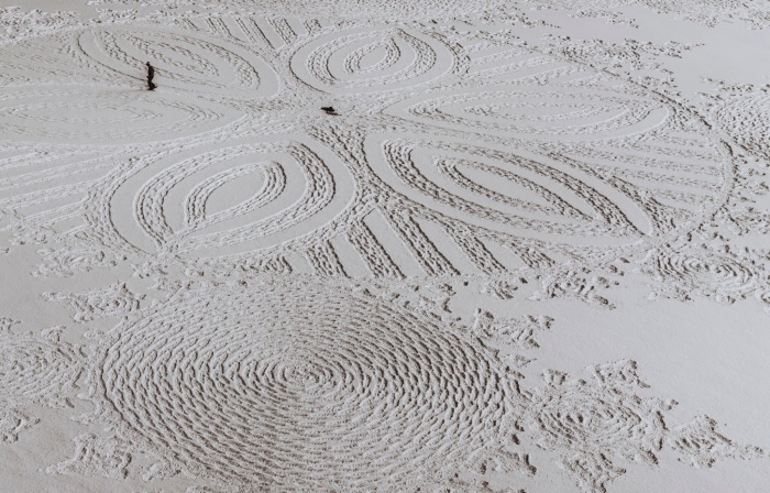 Simon Beck Snow Art Target Field