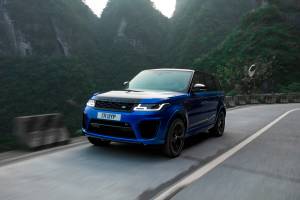 Land Rover Beats Ferrari in Road Race!